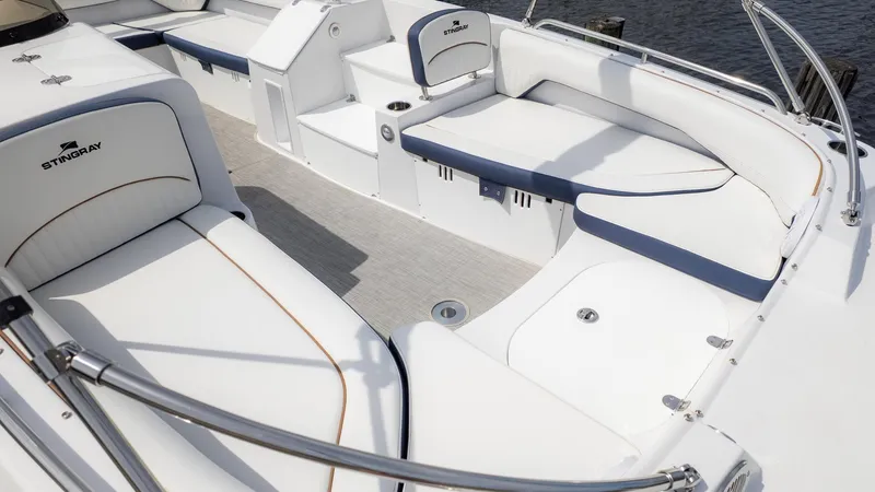 Slide: The Image of Stingray 212 SC 2026 - 18