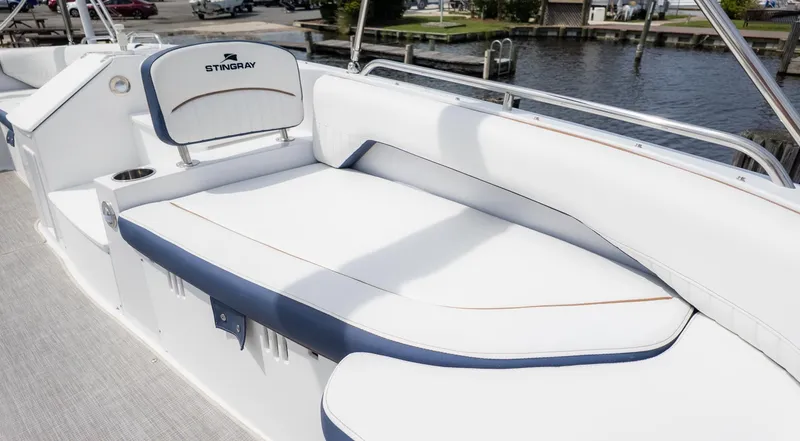 Slide: The Image of Stingray 212 SC 2026 - 19