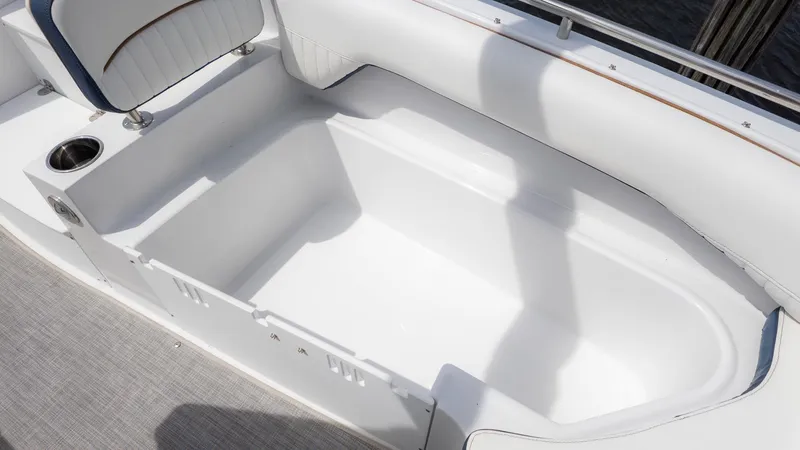 Slide: The Image of Stingray 212 SC 2026 - 20