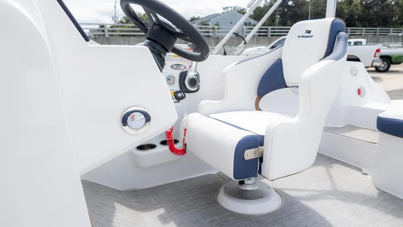 Slide: The Image of Stingray 212 SC 2026 - 25