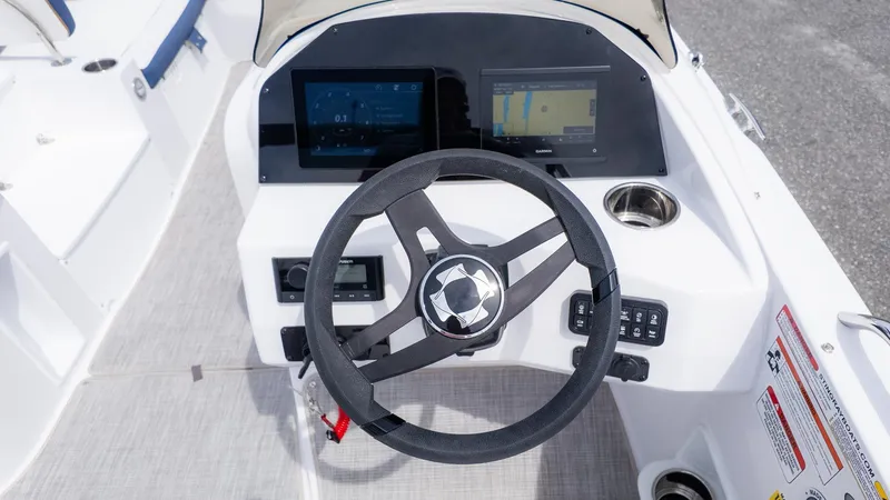 Slide: The Image of Stingray 212 SC 2026 - 26