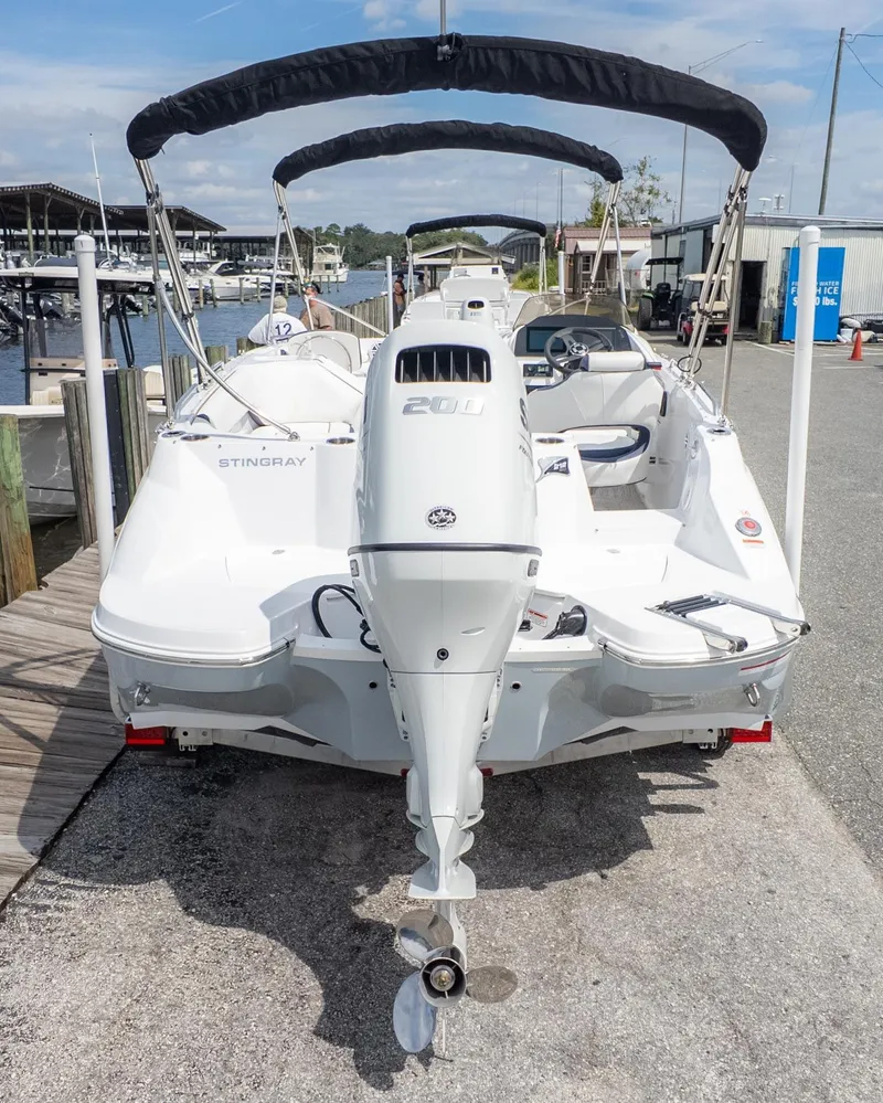 Slide: The Image of Stingray 212 SC 2026 - 4