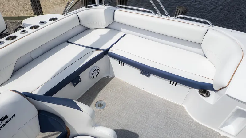 Slide: The Image of Stingray 212 SC 2026 - 7