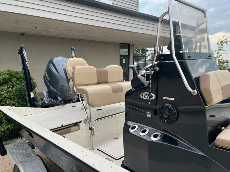 Slide: The Image of Xpress H20B Bay 2018 - 8