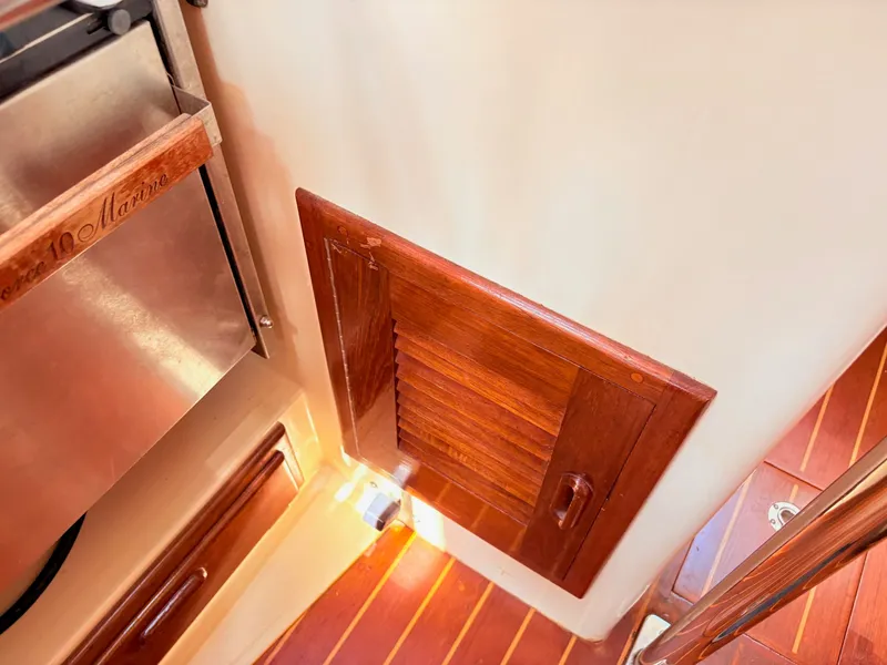 Slide: The Image of Pacific Seacraft 32 Pilothouse 1995 - 11