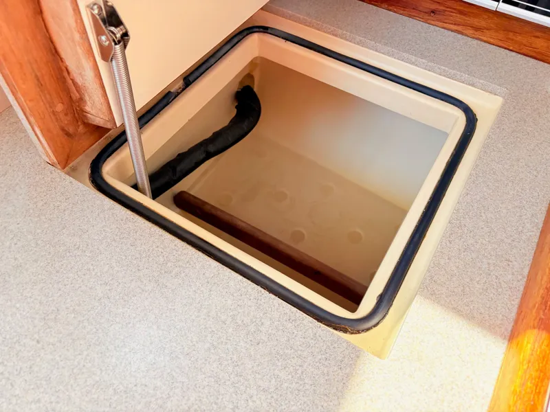 Slide: The Image of Pacific Seacraft 32 Pilothouse 1995 - 12