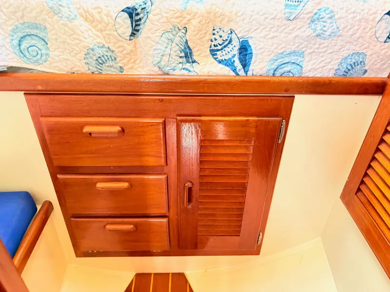 Slide: The Image of Pacific Seacraft 32 Pilothouse 1995 - 17