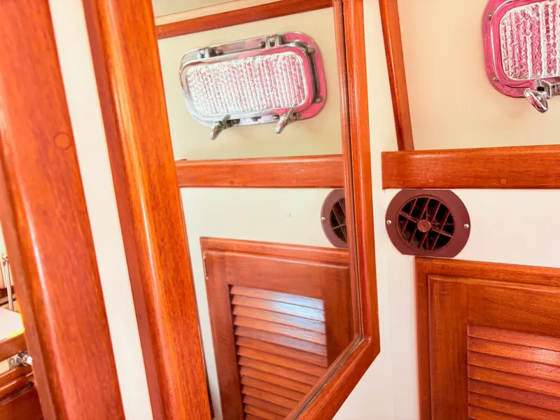 Slide: The Image of Pacific Seacraft 32 Pilothouse 1995 - 19