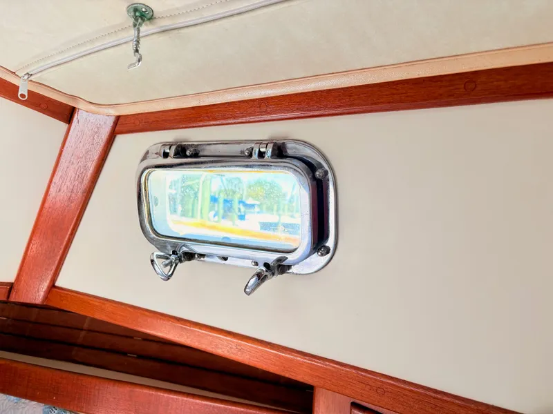 Slide: The Image of Pacific Seacraft 32 Pilothouse 1995 - 20