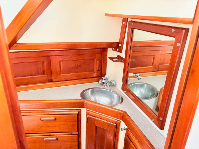 Slide: The Image of Pacific Seacraft 32 Pilothouse 1995 - 23