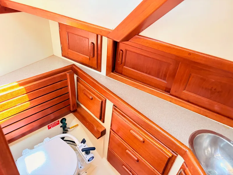 Slide: The Image of Pacific Seacraft 32 Pilothouse 1995 - 24