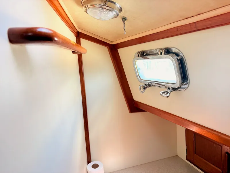 Slide: The Image of Pacific Seacraft 32 Pilothouse 1995 - 25