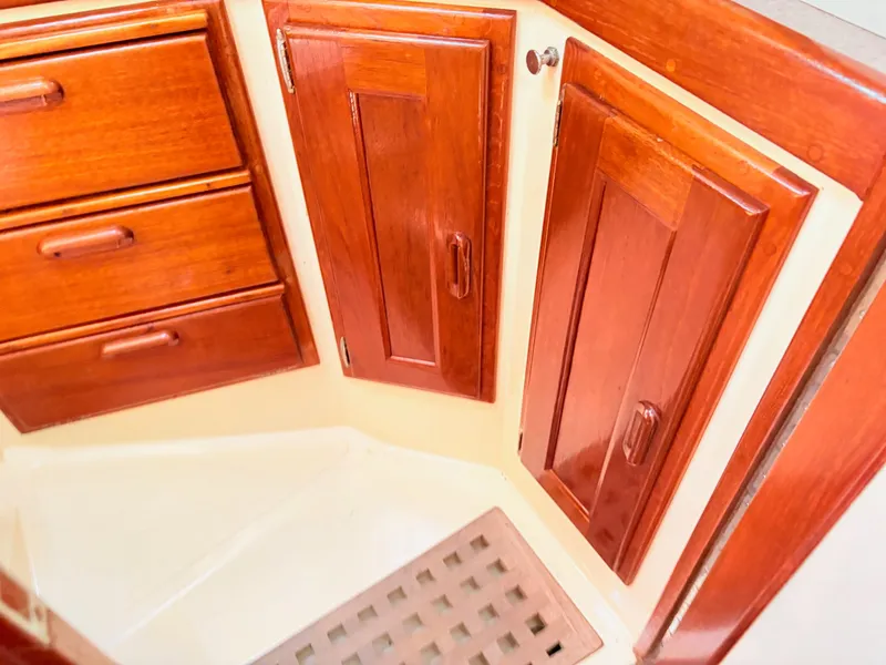 Slide: The Image of Pacific Seacraft 32 Pilothouse 1995 - 26