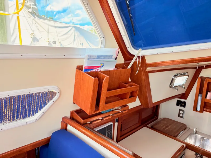 Slide: The Image of Pacific Seacraft 32 Pilothouse 1995 - 36