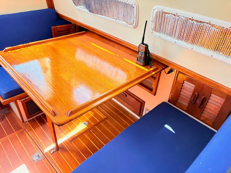 Slide: The Image of Pacific Seacraft 32 Pilothouse 1995 - 38
