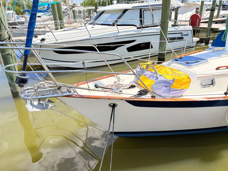 Slide: The Image of Pacific Seacraft 32 Pilothouse 1995 - 46