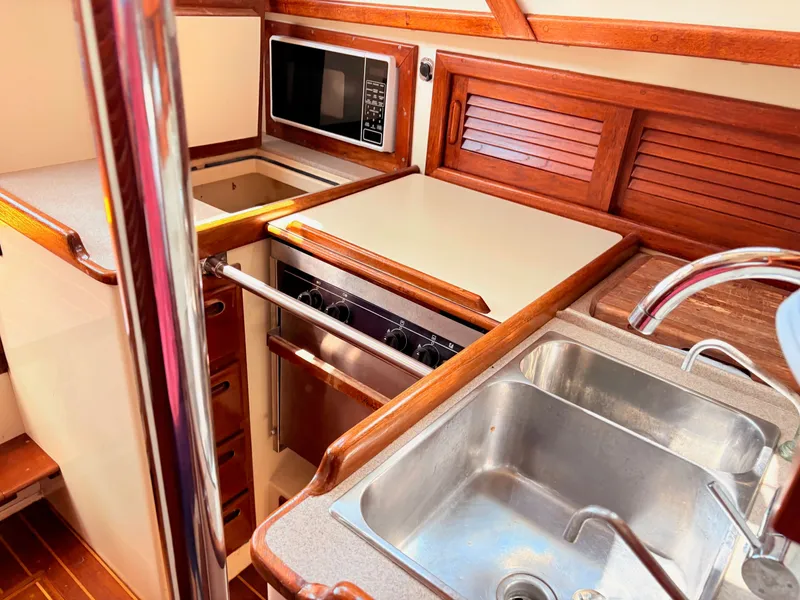 Slide: The Image of Pacific Seacraft 32 Pilothouse 1995 - 7
