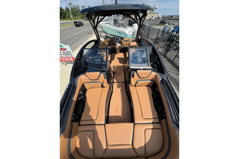 Slide: The Image of Manufacturer Provided Image: 2026 Yamaha Boats 275SD with sleek design, spacious seating, and modern amenities. - 7