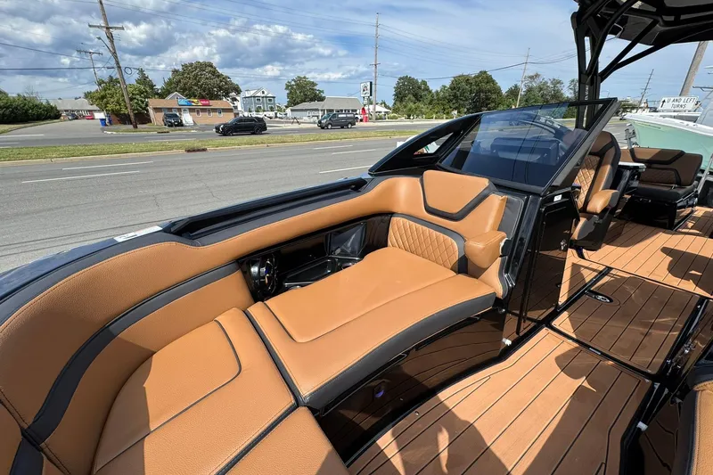 Slide: The Image of 2026 Yamaha Boats 275SD, sleek black design, displayed outdoors under a blue sky. - 9