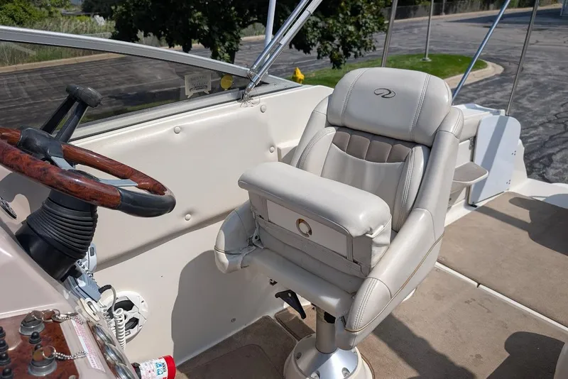 Slide: The Image of Captain's seat and steering wheel of 2001 Regal Commodore 2660 boat. - 16