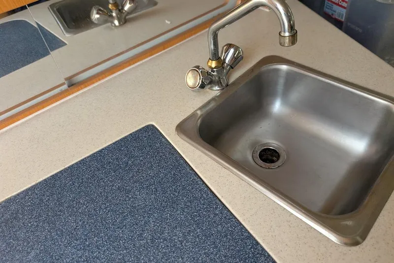 Slide: The Image of Stainless steel sink and faucet on Regal Commodore 2660 boat, 2001 model. - 27