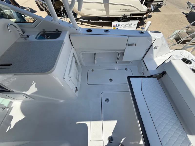 Slide: The Image of Stingray 259 Dual Console 2026 - 6