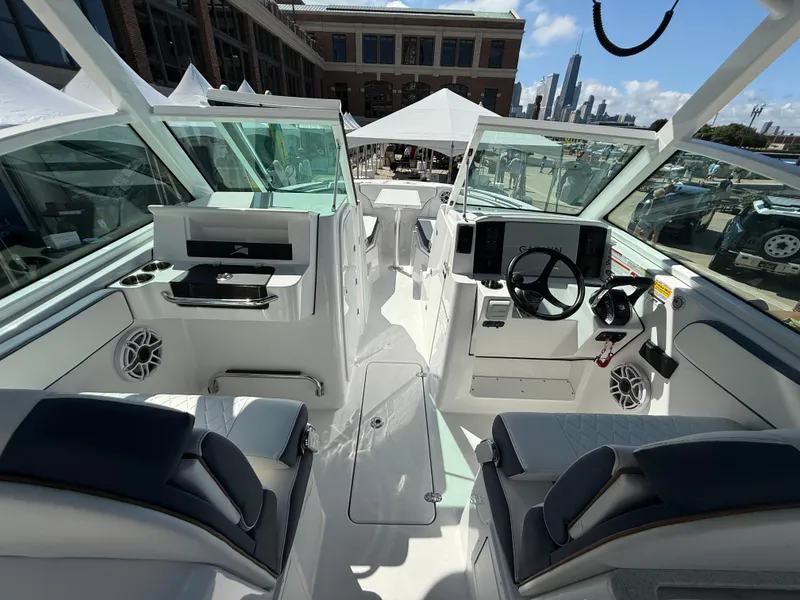 Slide: The Image of Stingray 259 Dual Console 2026 - 8