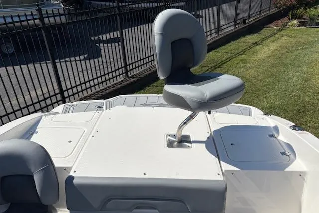 Slide: The Image of 2026 Chaparral 21 SSi Ski & Fish boat with swivel seat on deck. - 5