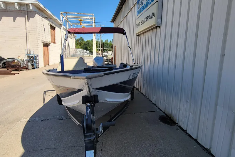 The Image of 1997 Sea Nymph 168 DLX boat with Evinrude 90 engine, parked on trailer. - 0