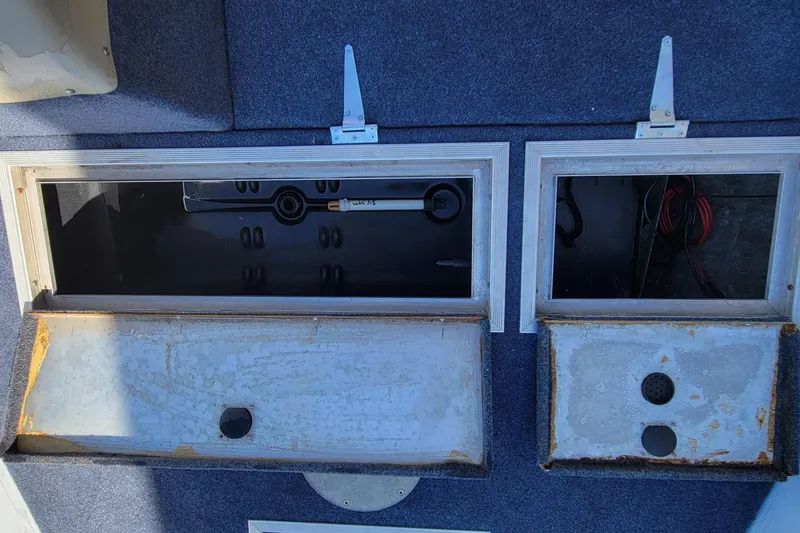 Slide: The Image of 1997 Sea Nymph 168 DLX boat stereo system with Maxxima Marine Stereo controls. - 17