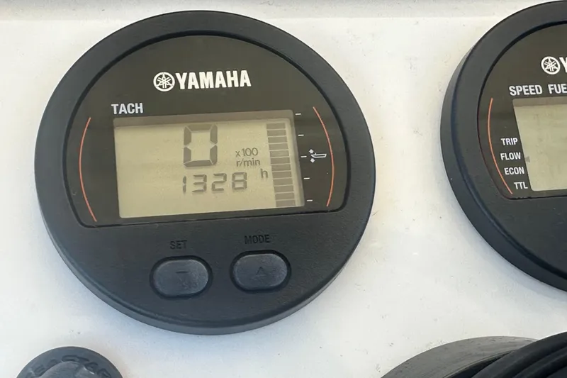 Slide: The Image of Yamaha tachometer display on 2020 Scout 215 XSF boat dashboard. - 7