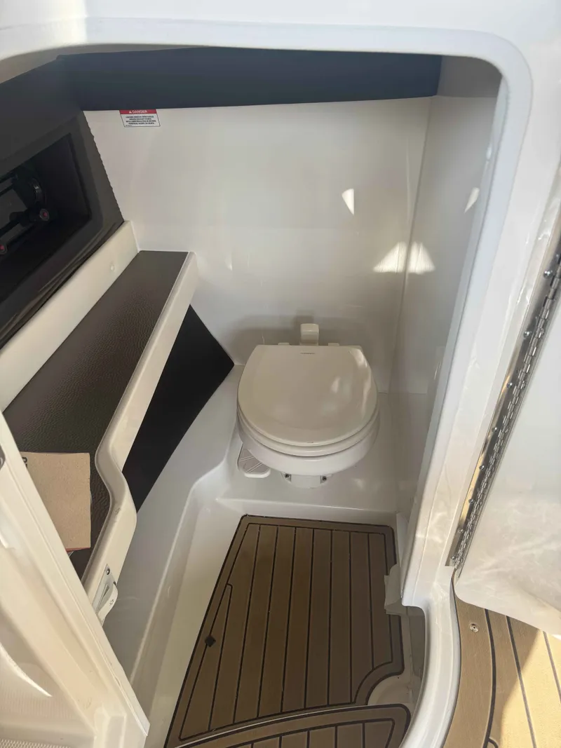 Slide: The Image of Sea Ray 280SLX 2021 - 13