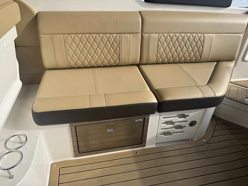 Slide: The Image of Sea Ray 280SLX 2021 - 8