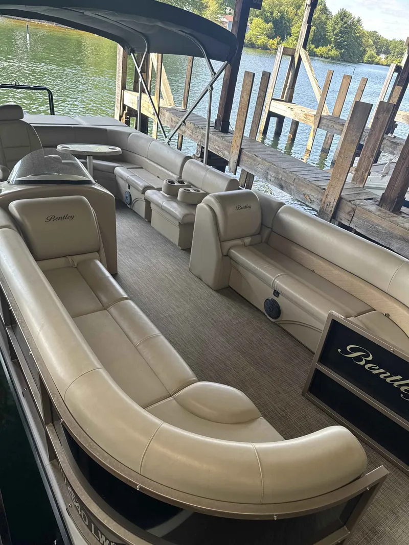 Slide: The Image of Bentley Pontoons 243 Cruise SE 2019 - 3