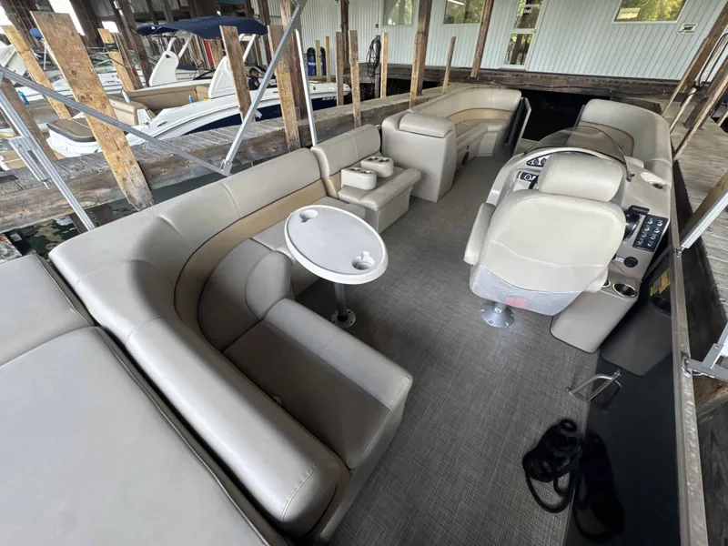 Slide: The Image of Bentley Pontoons 243 Cruise SE 2019 - 4