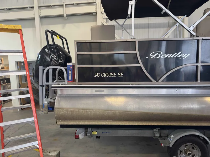 Slide: The Image of Bentley Pontoons 243 Cruise SE 2019 - 5