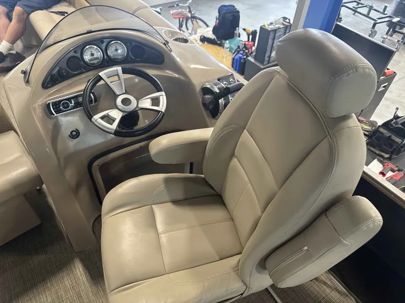 Slide: The Image of Bentley Pontoons 243 Cruise SE 2019 - 7