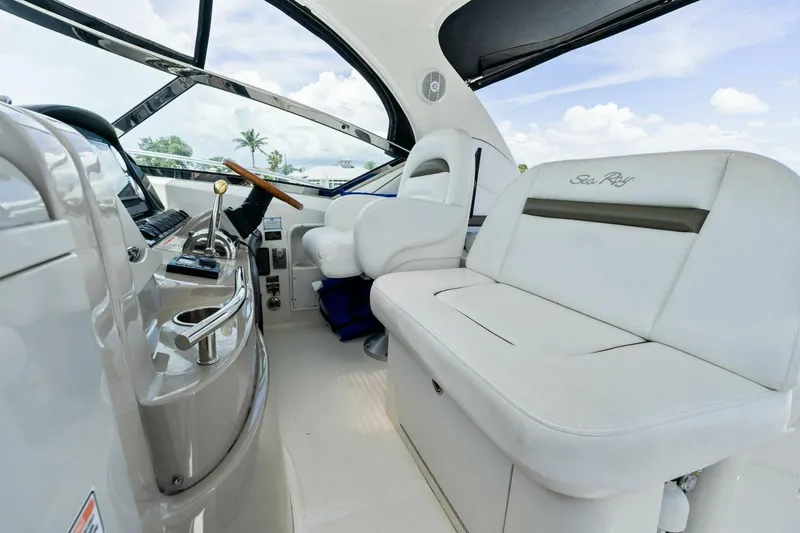 Slide: The Image of 2006 Sea Ray 38 Sundancer 'Ty One On' - 25