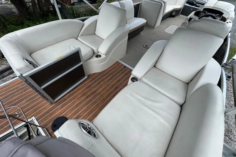 Slide: The Image of Luxurious seating on 2017 Sweetwater Premium Edition 255 SL pontoon boat with wood-style flooring. - 6