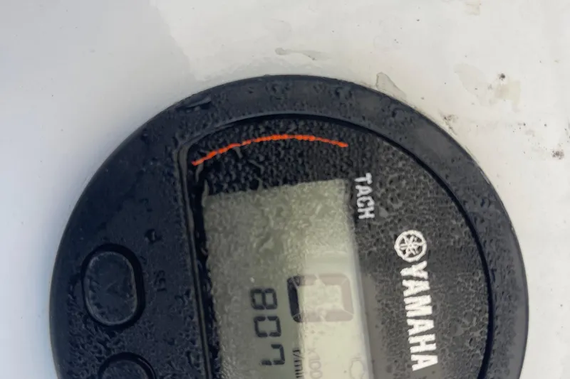 Slide: The Image of Yamaha tachometer on a 2002 Fountain 38 CC Tournament Edition boat, displaying 807 hours. - 11