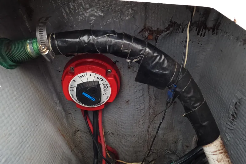 Slide: The Image of Battery switch and wiring inside a 1982 Mako 228 boat. - 8