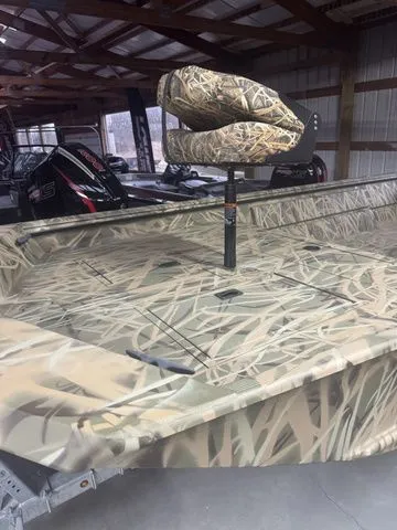 Slide: The Image of Lowe Roughneck 1860 Tiller 2025 - 3