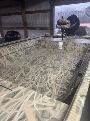 Slide: The Image of Lowe Roughneck 1860 Tiller 2025 - 5