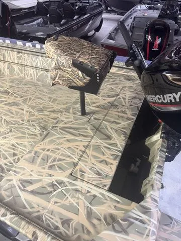 Slide: The Image of Lowe Roughneck 1860 Tiller 2025 - 6