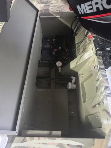 Slide: The Image of Lowe Roughneck 1860 Tiller 2025 - 7