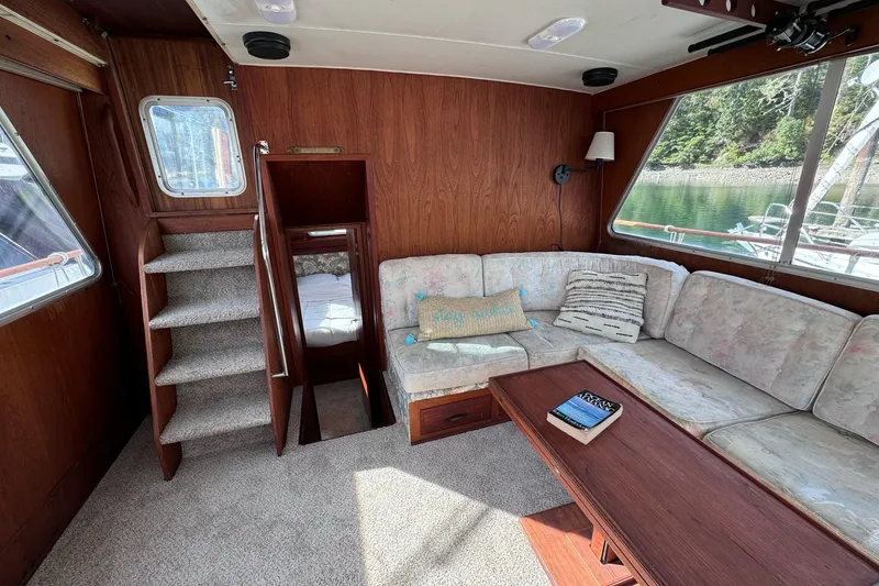 Slide: The Image of 1981 Tollycraft 43 Motor Yacht, front deck view with windows and hatch. - 2