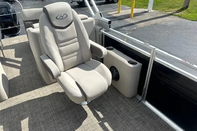 Slide: The Image of Luxurious seating on 2020 Harris Solstice 250 pontoon boat, featuring plush captain's chair. - 31
