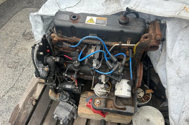 Slide: The Image of Rusty engine of a 2001 Sea Fox 204 Millennium boat on a wooden pallet. - 17