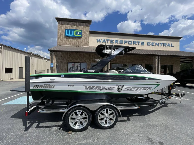 Slide: The Image of Malibu 21 LSV WAKESETTER 2009 - 1