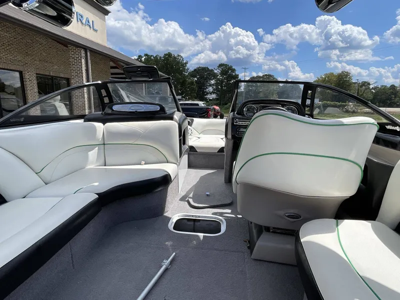 Slide: The Image of Malibu 21 LSV WAKESETTER 2009 - 12